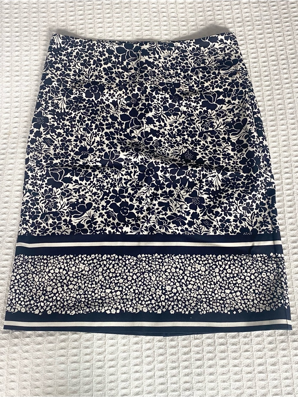 Margaret M Navy and White Floral Skirt size medium
